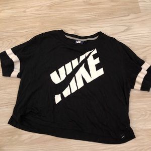 Nike Cropped Shirt